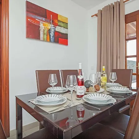 Playa Blanca Sleeps 6 Air Con Wifi Villa *