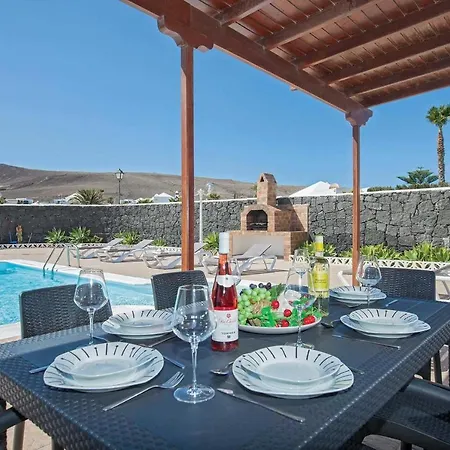 Playa Blanca Sleeps 6 Air Con Wifi Villa Playa Blanca (Lanzarote)